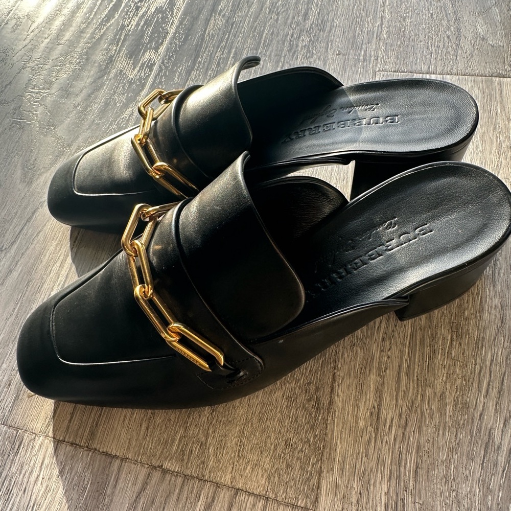 Burberry leather loafer mule with chain - worn twice - great condition- size 37